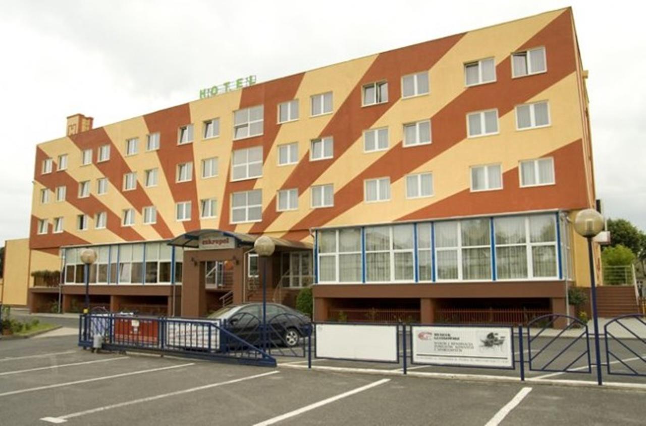 Hotel Restauracja Cukropol Gostyń Exterior foto
