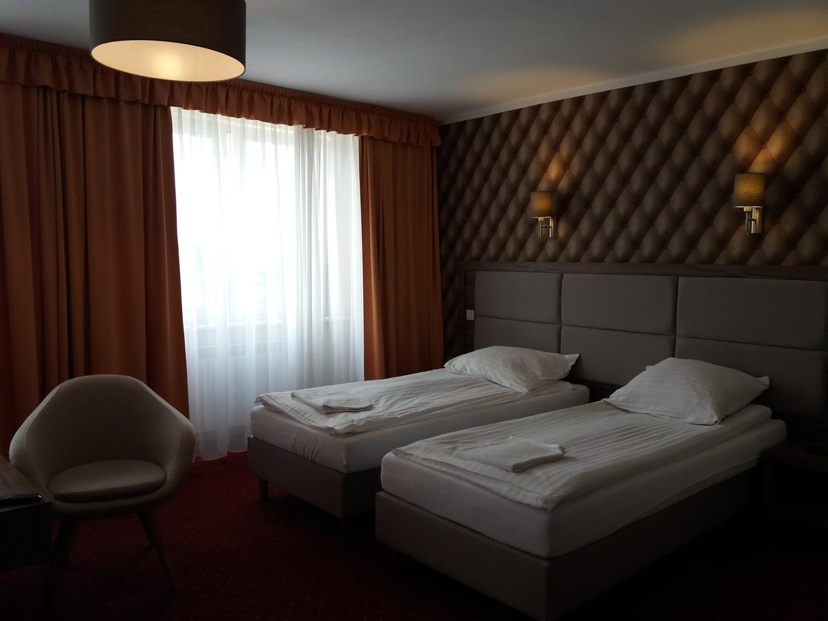 Hotel Restauracja Cukropol Gostyń Exterior foto
